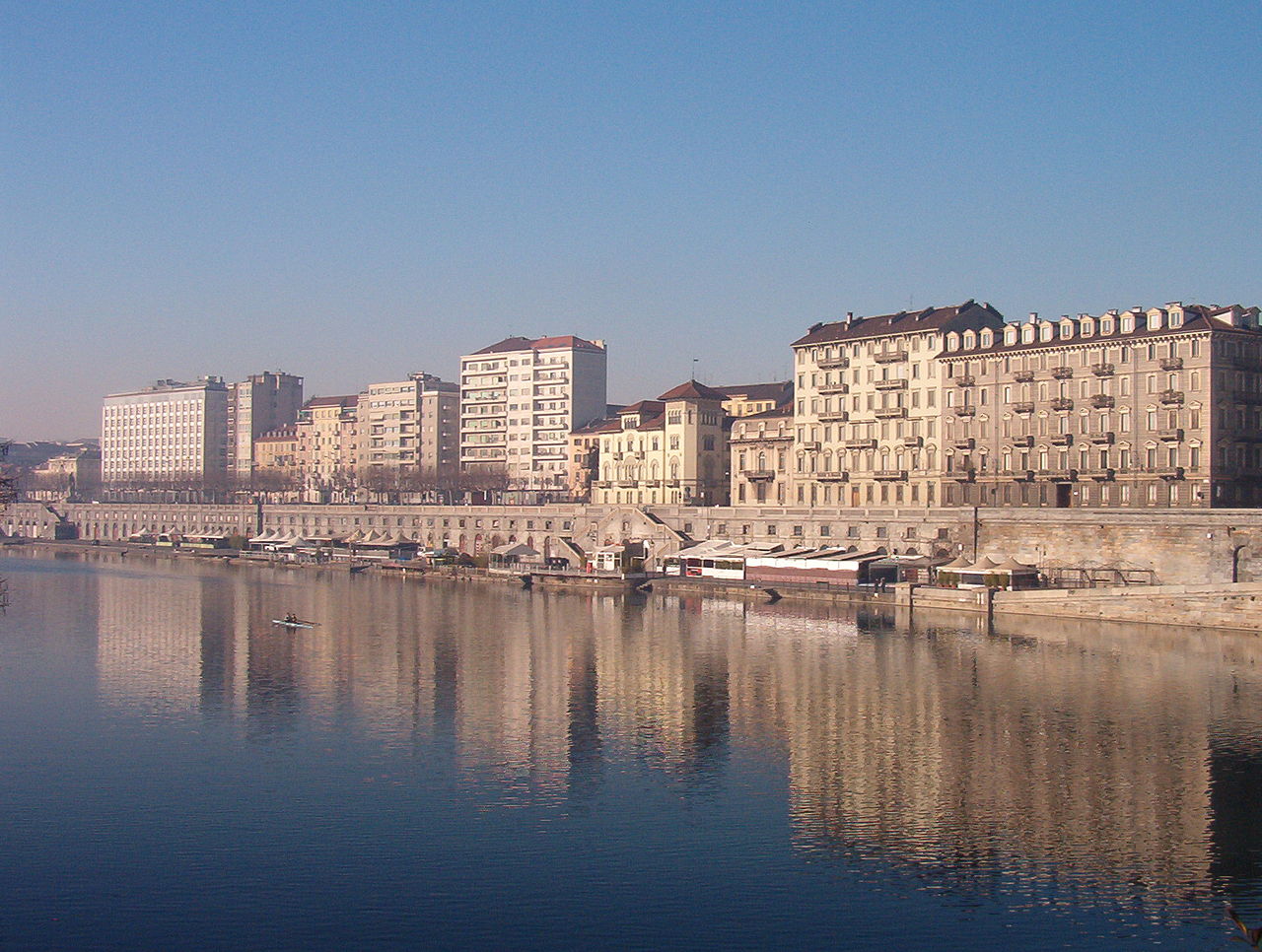 Chiusi i Murazzi del Po