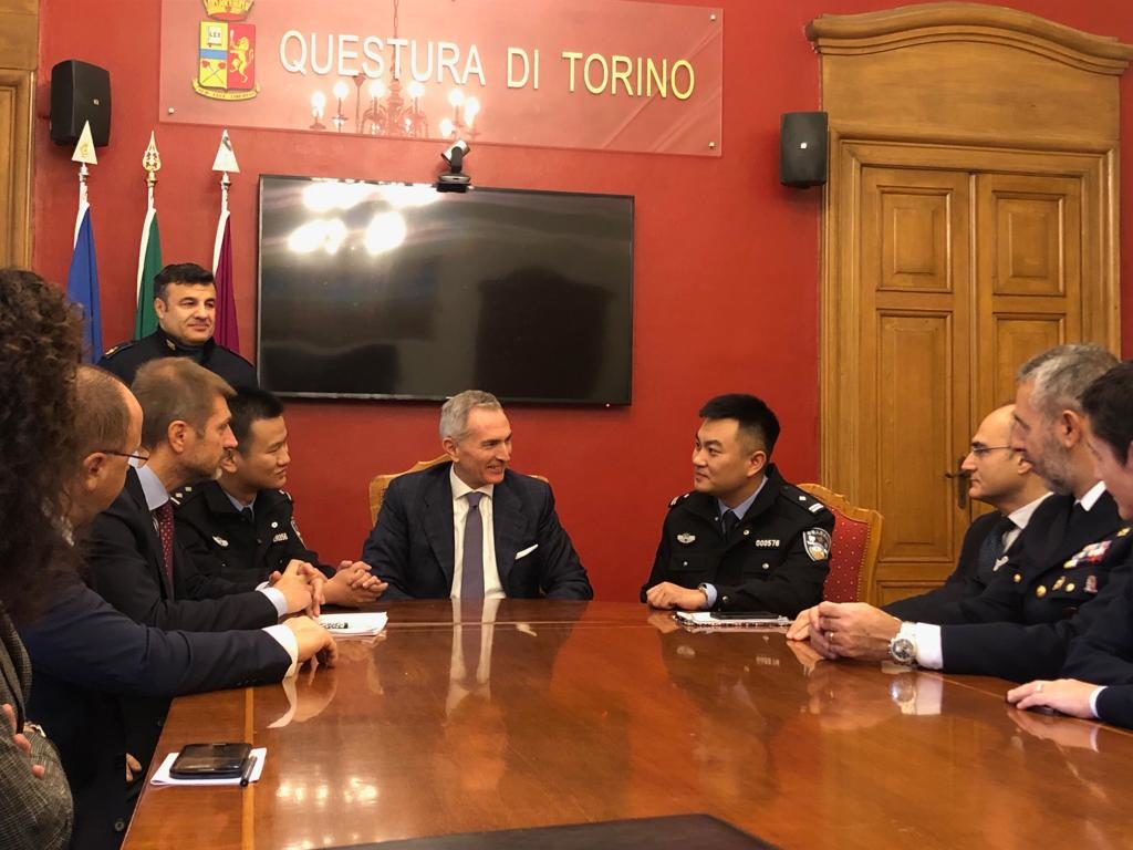 Torino, pattuglie con poliziotti cinesi